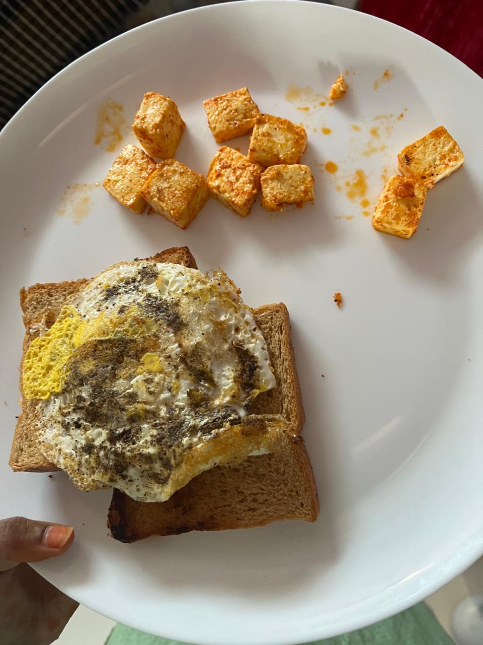 A quick protein-rich breakfast: egg on toast with pan-fried paneer