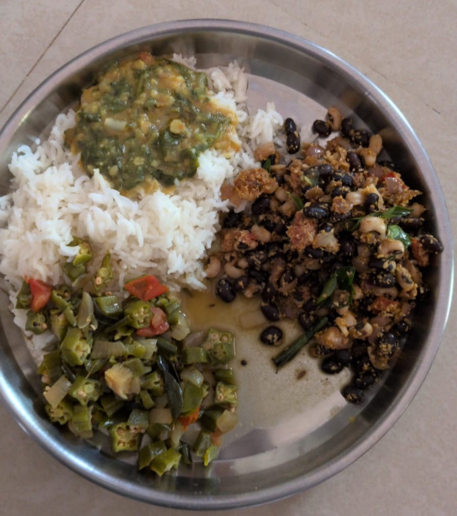 Balanced meal plate: rice with dal, green leafy vegetables, bhindi poriyal, and black-eyed pea sundal